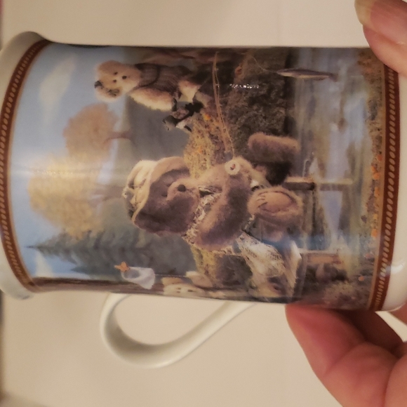 Five Boyd's Bear Mugs includes (5) - Picture 4 of 12
